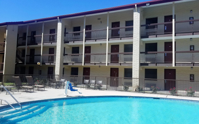 Red Roof Inn & Suites Houston - Hobby Airport