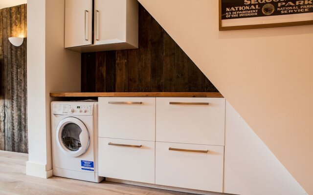 Stunning 4 Bed East London Apartment Sleeps 10