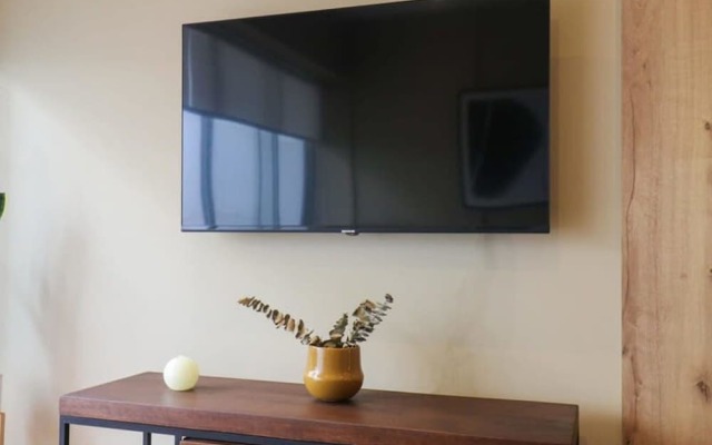 w Spectacular 1BR w Sunny Terrace