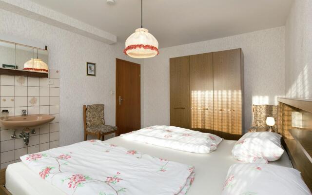 Beautiful Apartment in Winnen near Forest and Town Centre