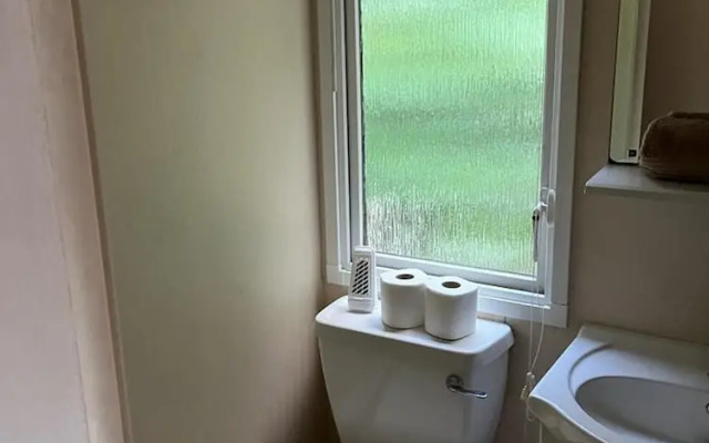 Spacious 2 bed Holiday Home Entertainment on Site
