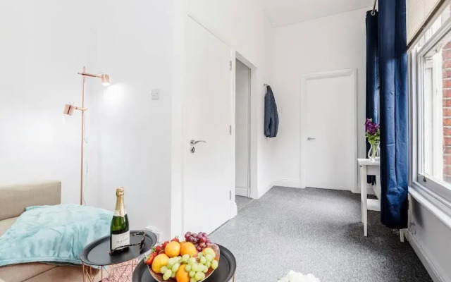 Dashing Duplex Bond Apartment WOOD