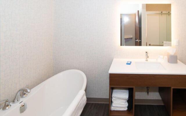 Holiday Inn Express & Suites North Battleford by IHG