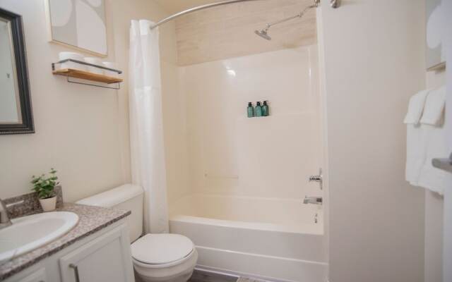 3BR CozySuites at The Block