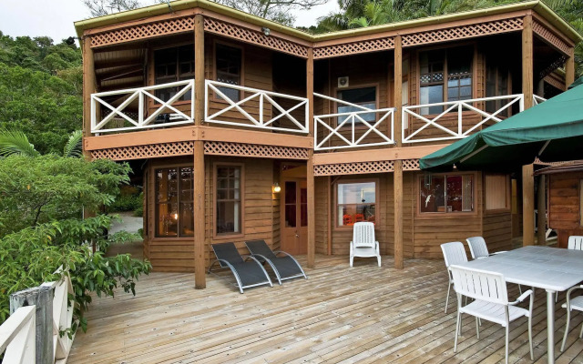 Treetops Accommodation Montville