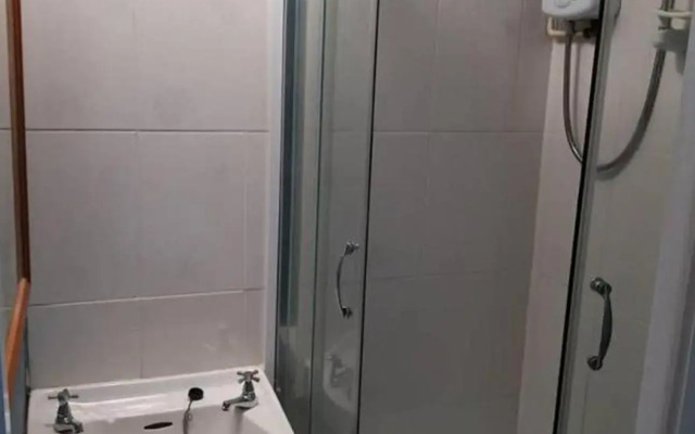 Commanders Cabin parking for 1 car