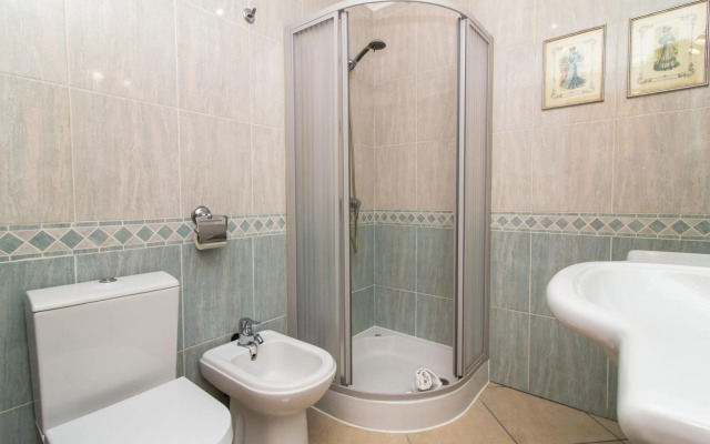 Oura Sunrise II Apartment by Stay-ici, Algarve Holiday Rental