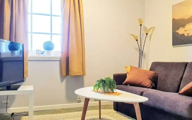 2 Person Holiday Home in Aheim
