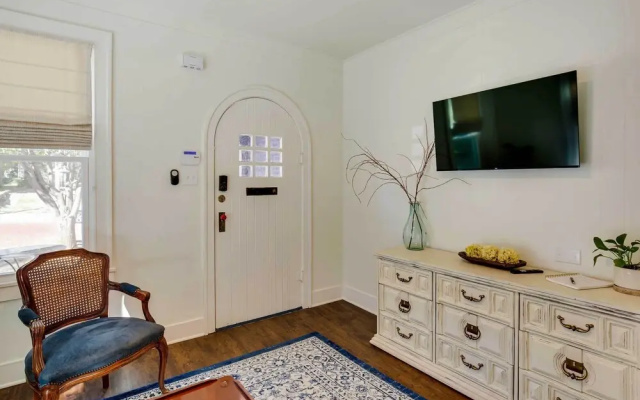 Walkable Tyler House w/ Deck: 1/2 Mi to Downtown!