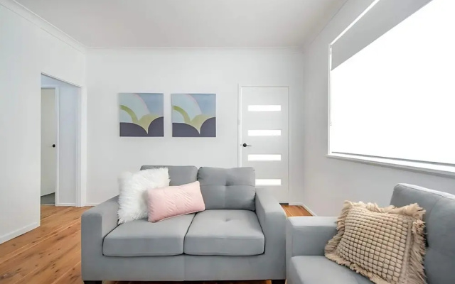 Prickly Pear Stays in Adamstown, 1-br