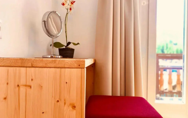 Julen Wendelin, Hotel Touring