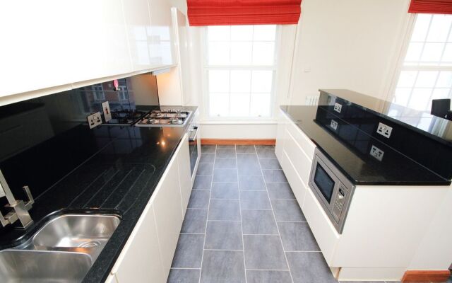 College Green Beautiful Apartment