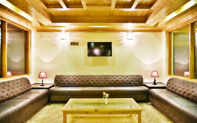Whistling Pines Resort & Spa
