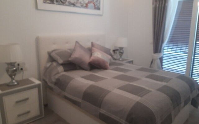 Cr191 second floor apartment