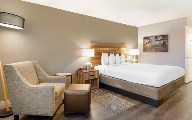 Best Western Cedar Inn & Suites
