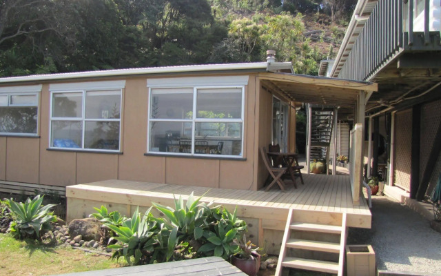 Tipi and Bob's Waterfront Lodge