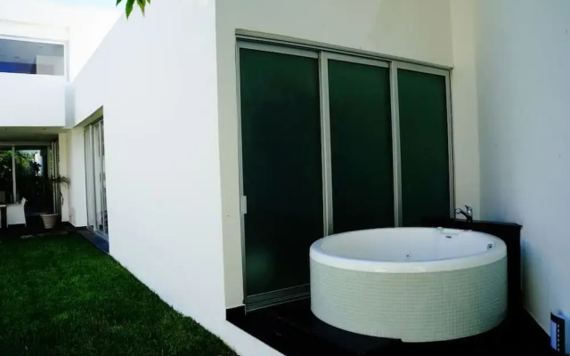 Villa Thiba  by Villas HK28