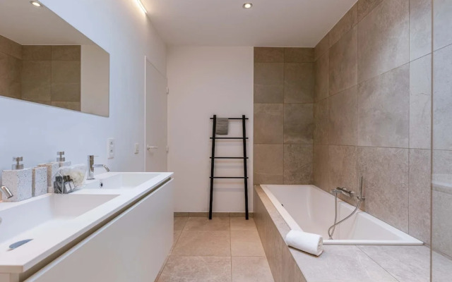 Huswell - Family Villa With Terrace and Parking