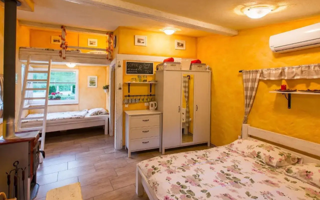 House Gabrijel (room by a stream)