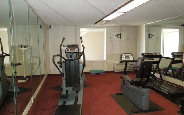 Days Inn & Suites by Wyndham Elyria