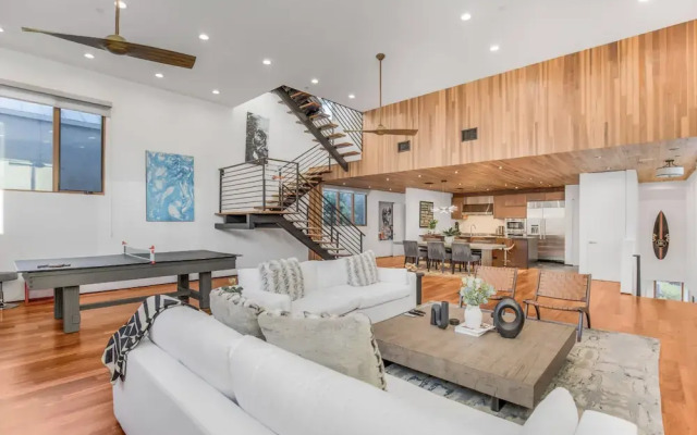 Cedar Loft Villa
