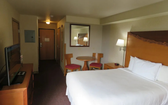 Pacific Sunrise Inn & Suites