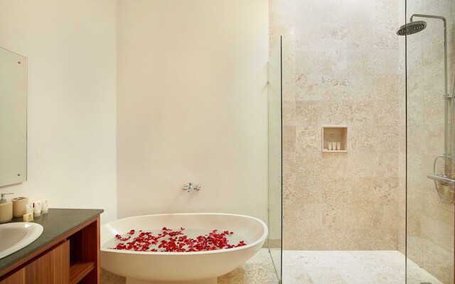 Lucia Villa Seminyak Beachside