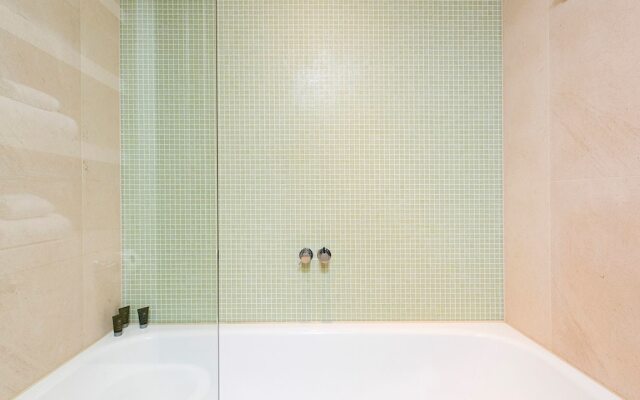 Bright Luxurious 2BR near Canary Wharf