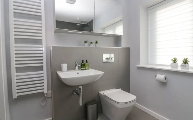 Watch Tree Apartment