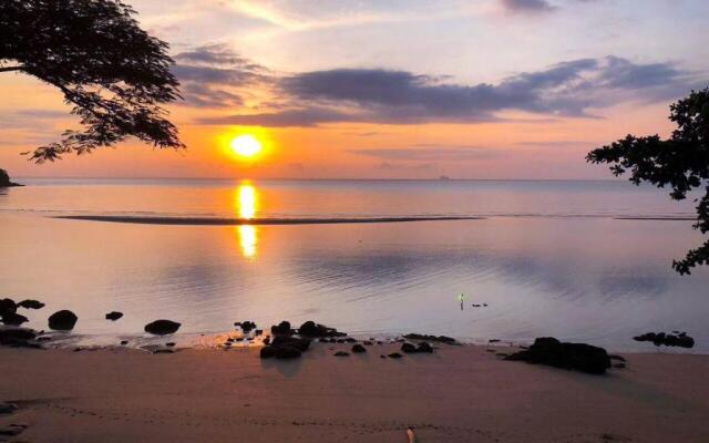 Koh Sirey Beachfront Pool Villa