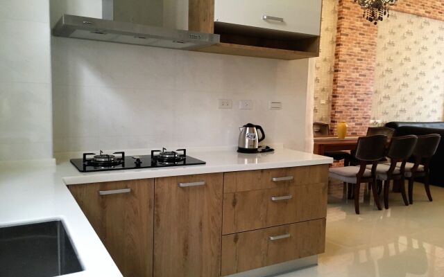11 Cafe & Lodging