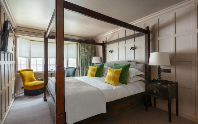 The Falstaff Hotel