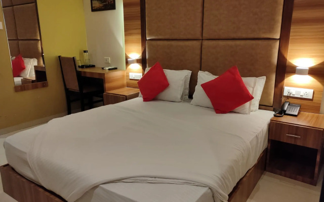 OYO 22120 Hotel Universal Garden