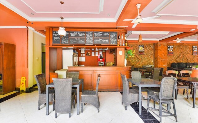 Super OYO Townhouse Oak Maxi Hotel Legian