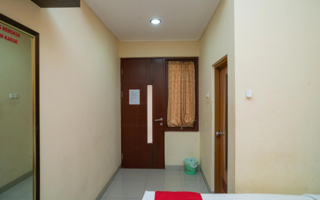 RedDoorz Syariah Plus near Cirebon Super Block Mall 2