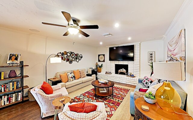 Stylish Desert Oasis - 3 Br Home