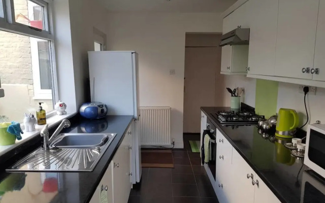 House - Sleeps 4 - Pets Ok - Parking - Garden