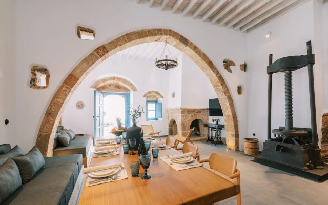 Kalathos Square Luxury Suites