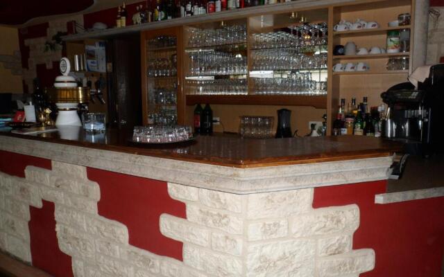 Hotel Taverne Inos