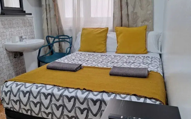M-A Catrachos Rooms