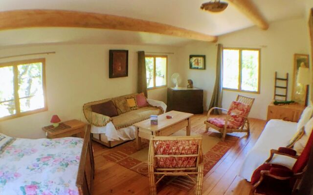 Les Maquinols Estate