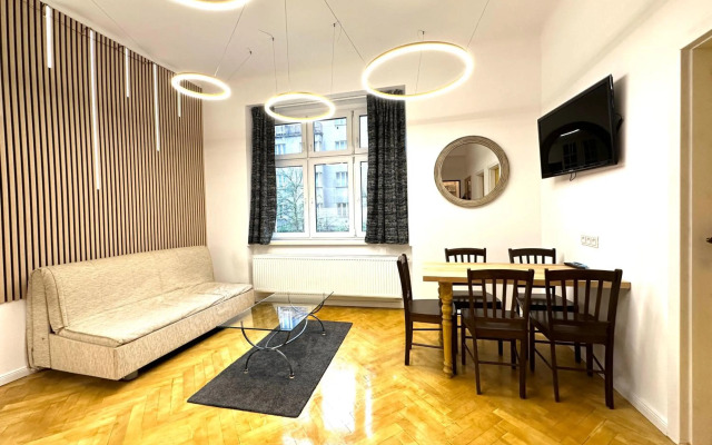 Karlin Balcony Apartment