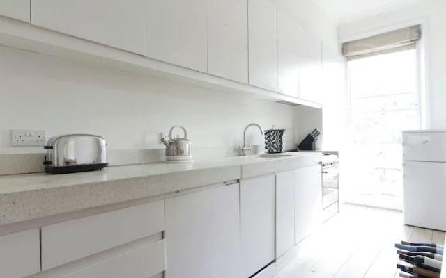 Bassett Road IV by Onefinestay