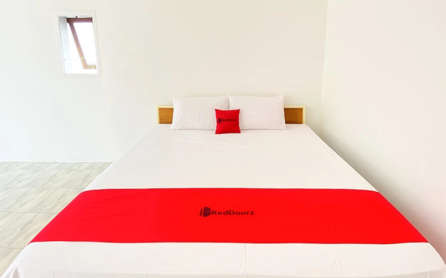 RedDoorz near Terminal Baru Pasuruan – Guest Rooms – Pasuruan