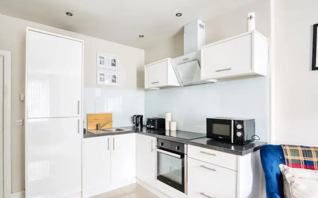 Spacious 1 Bedroom Near Hospital
