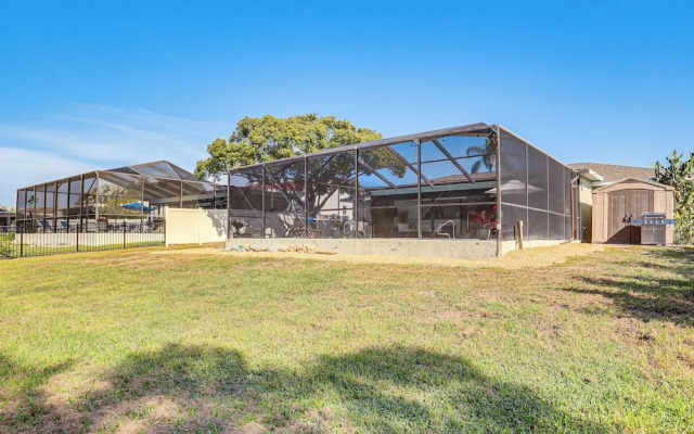 Apollo Beach Oasis: Lanai + Heated Pool!