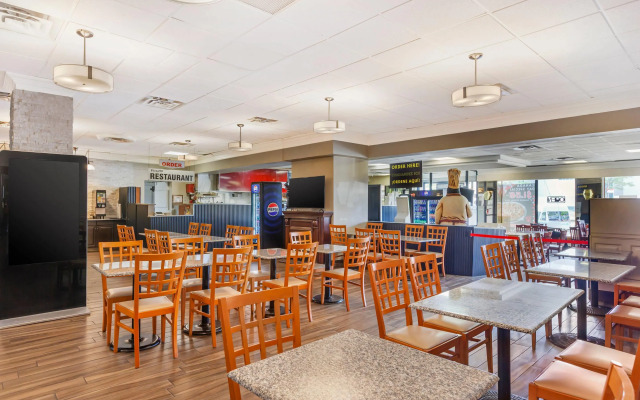 Quality Inn Toronto Airport