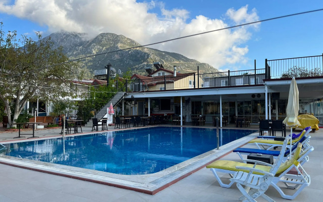 Happy Nur Hotel