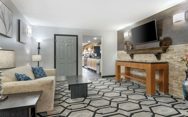 Quality Inn & Suites Mayo Clinic Area