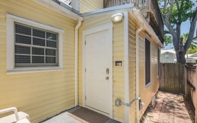 Sea Breeze by Brightwild Off-street Parking